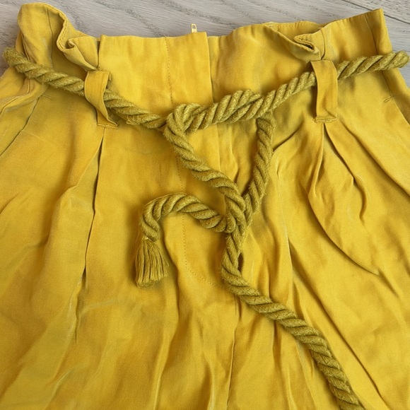 Mango Shorts - Picture 2 of 7